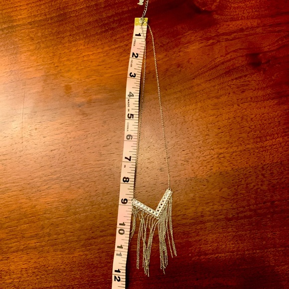 V shaped silver necklace with rhinestones - Picture 4 of 4